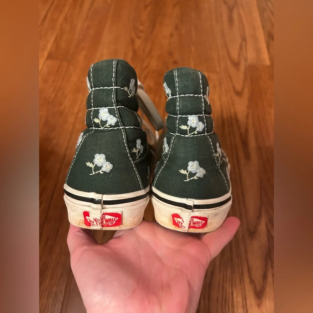 Van’s Green Floral Embroidered Off The Wall Women’s Sz 8 Men’s Sz 6.5 Sneakers